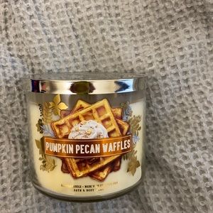 Brand new yummy scented bath & body works candle